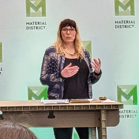 Aniela Hoitink speaking at Material District Utrecht